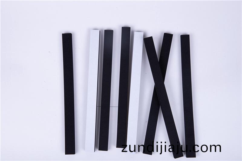 CR減震(zhen)保溫(wen)條