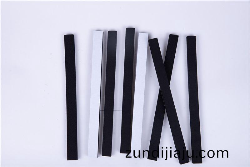 CR減震(zhen)保(bao)溫(wen)條