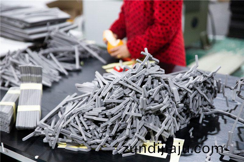 CR減震保(bao)溫(wen)條(tiao)