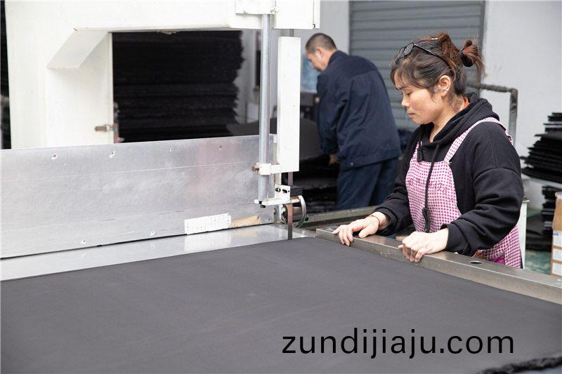 CR減(jian)震(zhen)保(bao)溫(wen)條